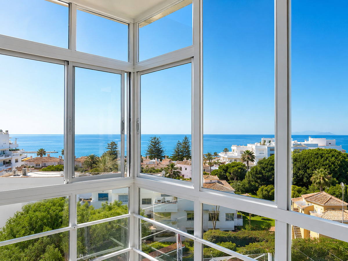 3 Bed Apartment for sale in Estepona Costa Del Sol, Málaga, Spain
