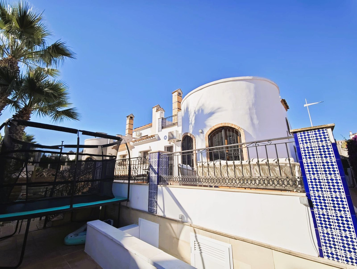 3 Bed Townhouse for sale in Algorfa Costa Blanca, Alicante, Spain