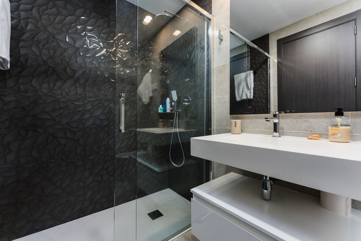2 Bed Apartment for sale in Estepona Costa Del Sol, Málaga, Spain