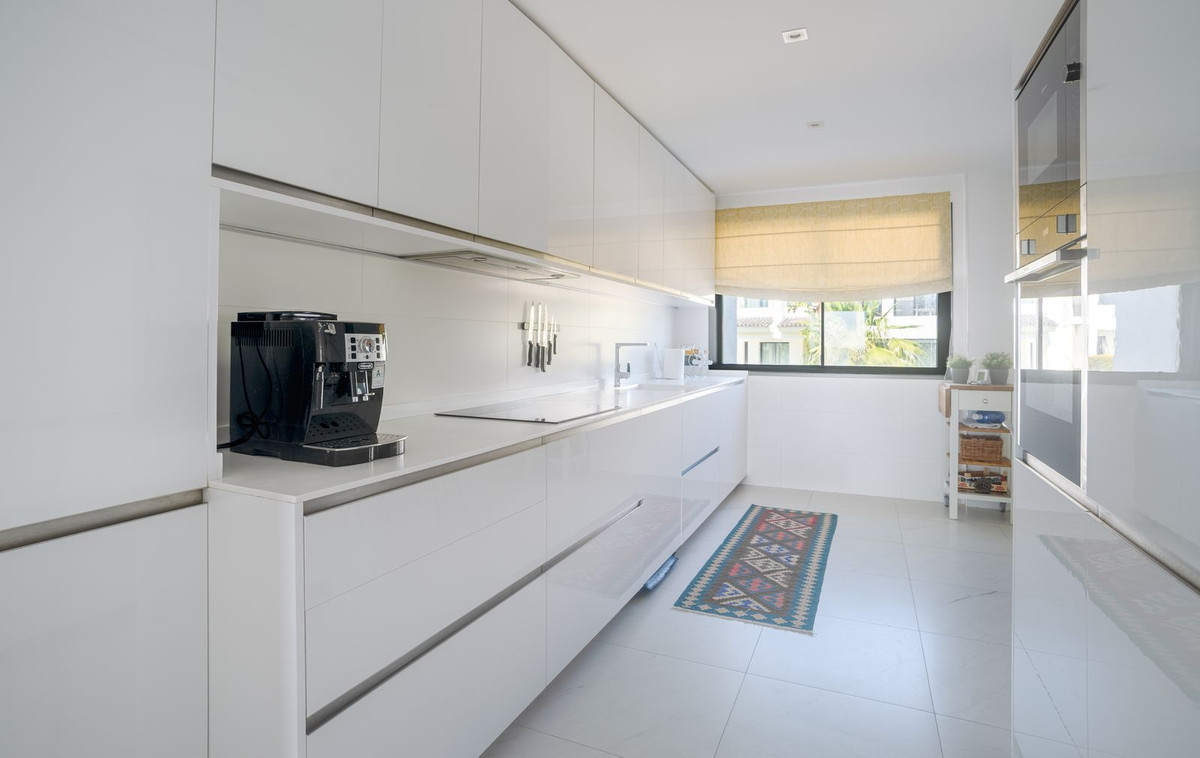 2 Bed Apartment for sale in Estepona Costa Del Sol, Málaga, Spain