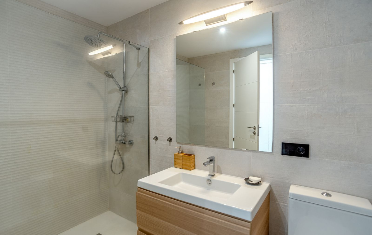 2 Bed Apartment for sale in Estepona Costa Del Sol, Málaga, Spain