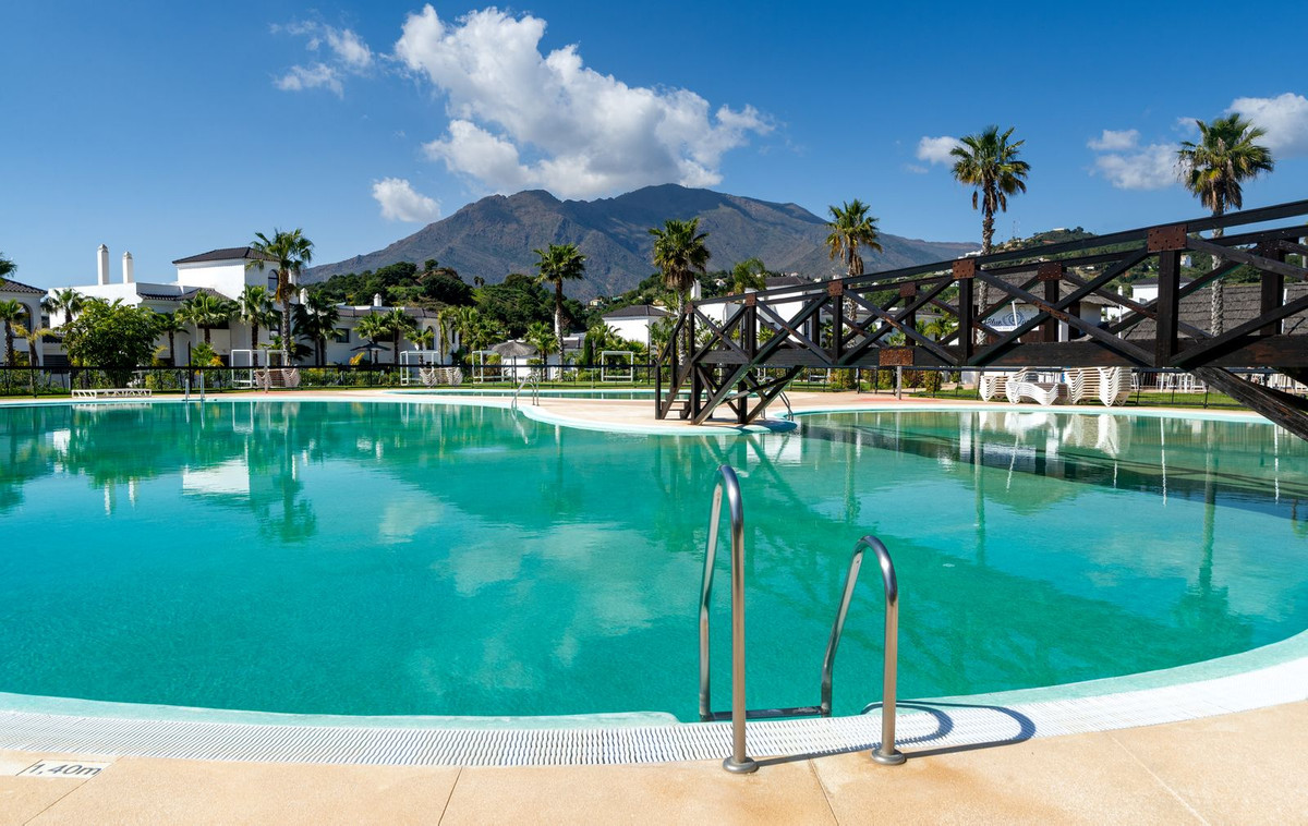 2 Bed Apartment for sale in Estepona Costa Del Sol, Málaga, Spain