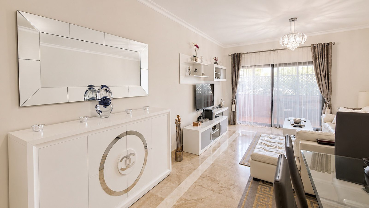2 Bed Apartment for sale in San Pedro De Alcántara Costa Del Sol, Málaga, Spain