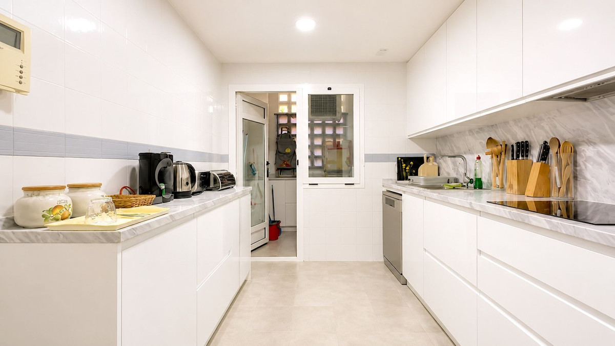 2 Bed Apartment for sale in San Pedro De Alcántara Costa Del Sol, Málaga, Spain