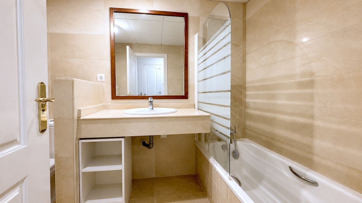 2 Bed Apartment for sale in San Pedro De Alcántara Costa Del Sol, Málaga, Spain