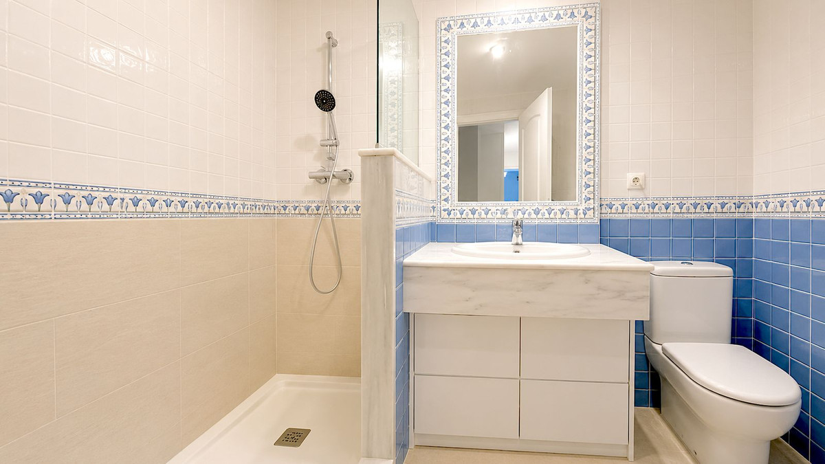 2 Bed Apartment for sale in San Pedro De Alcántara Costa Del Sol, Málaga, Spain