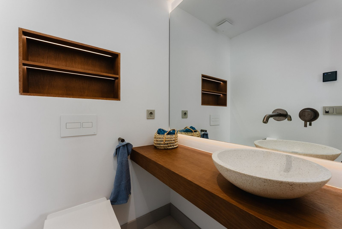 2 Bed Apartment for sale in Fuengirola Costa Del Sol, Málaga, Spain