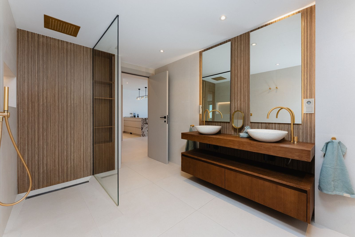 2 Bed Apartment for sale in Fuengirola Costa Del Sol, Málaga, Spain