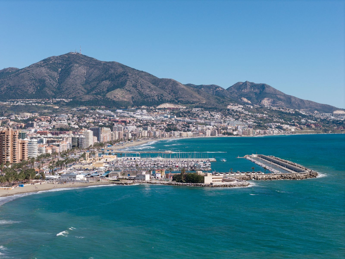 2 Bed Apartment for sale in Fuengirola Costa Del Sol, Málaga, Spain