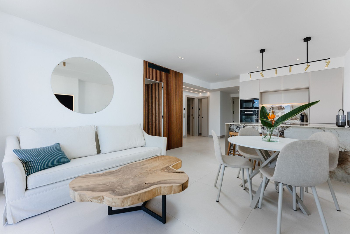 2 Bed Apartment for sale in Fuengirola Costa Del Sol, Málaga, Spain