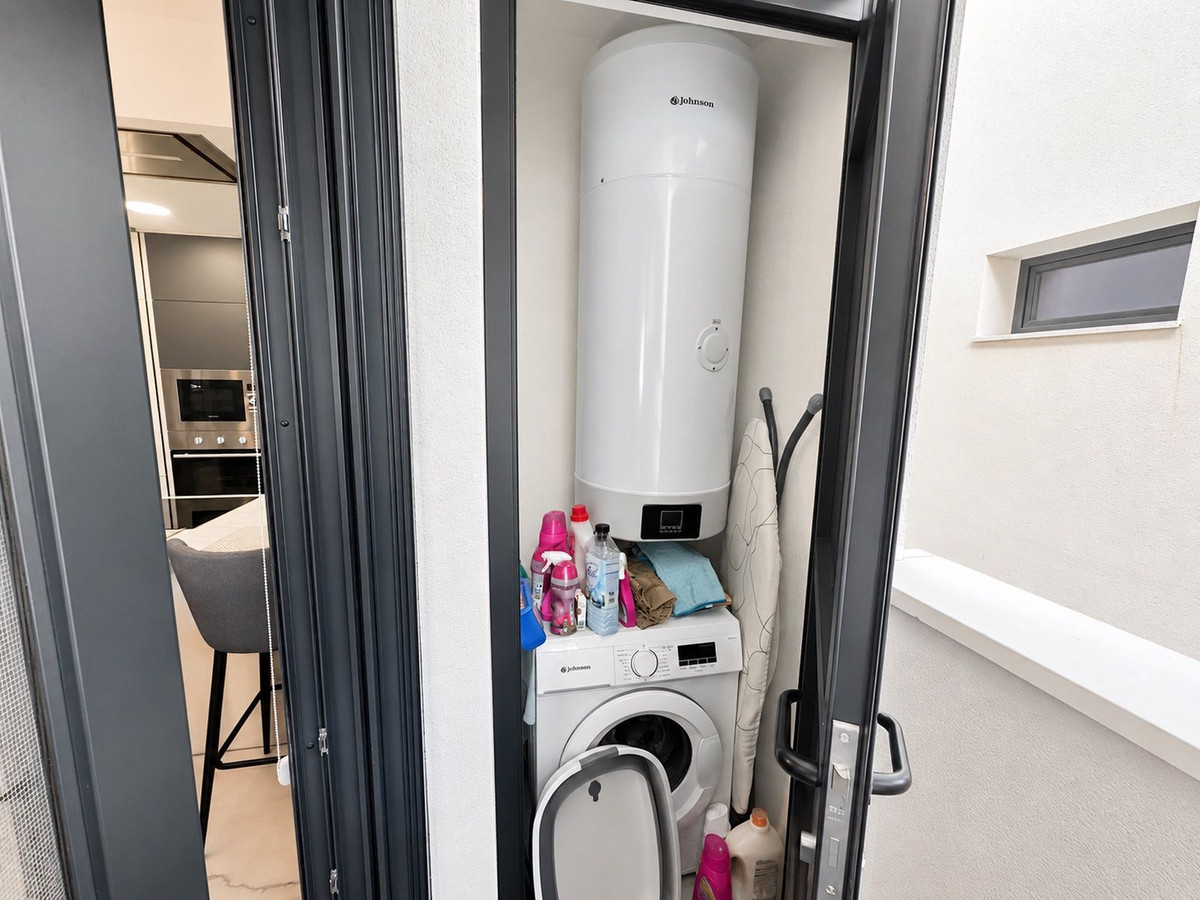 Se vende Apartamento Planta Media de 2 dormitorios en Costa Blanca, Alicante, España