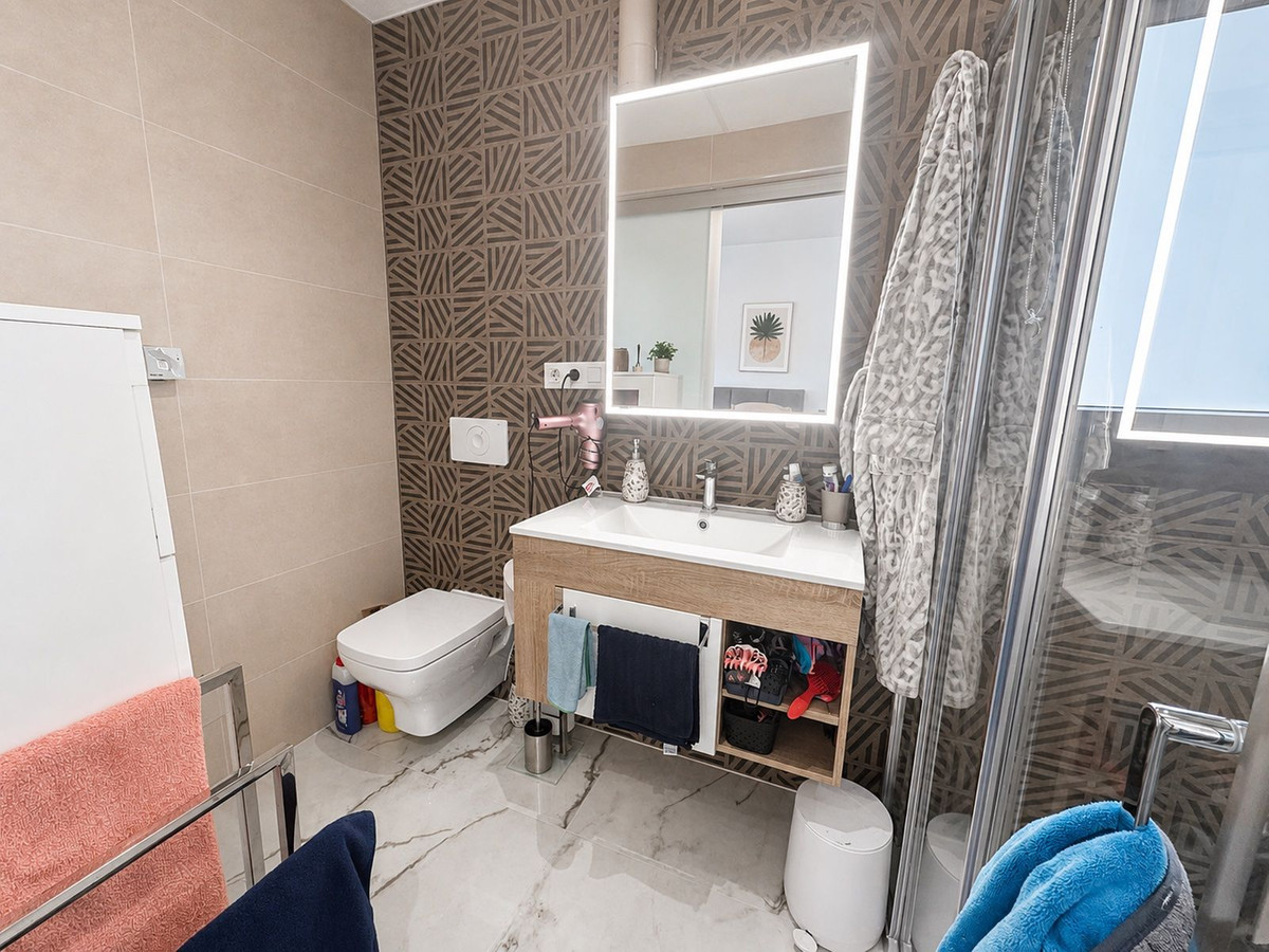 Se vende Apartamento Planta Media de 2 dormitorios en Costa Blanca, Alicante, España