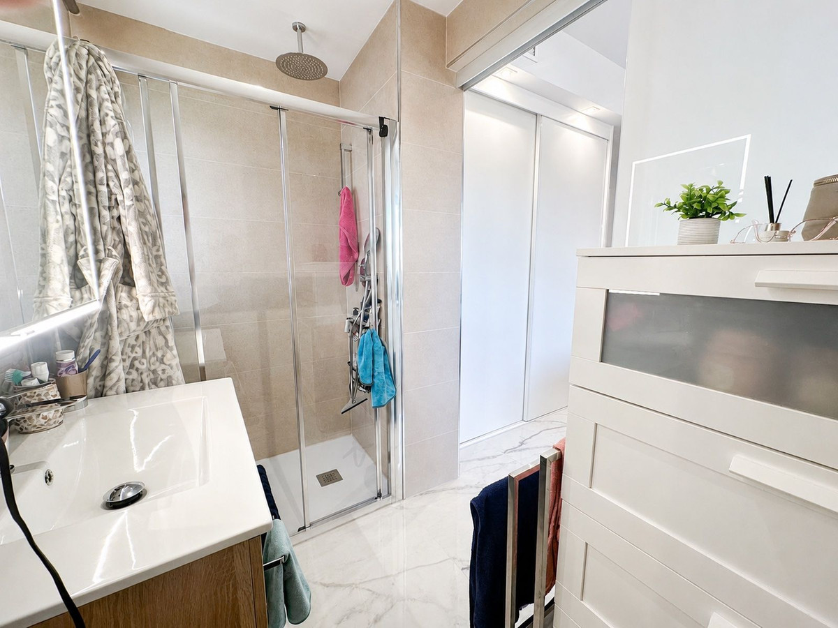 Se vende Apartamento Planta Media de 2 dormitorios en Costa Blanca, Alicante, España