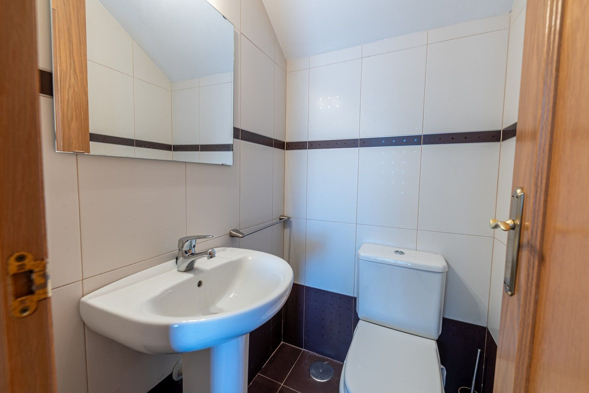 3 Bed Townhouse for sale in Coín Costa Del Sol, Málaga, Spain