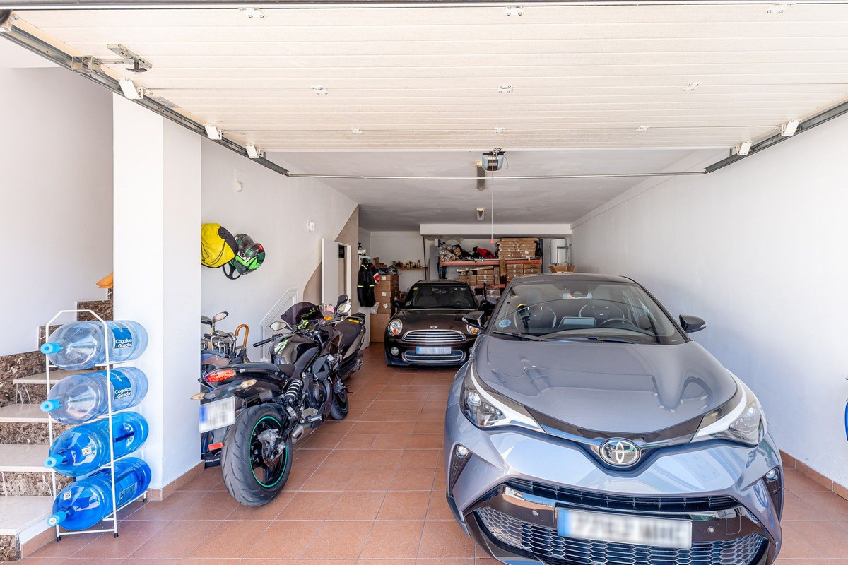 3 Bed Townhouse for sale in Coín Costa Del Sol, Málaga, Spain