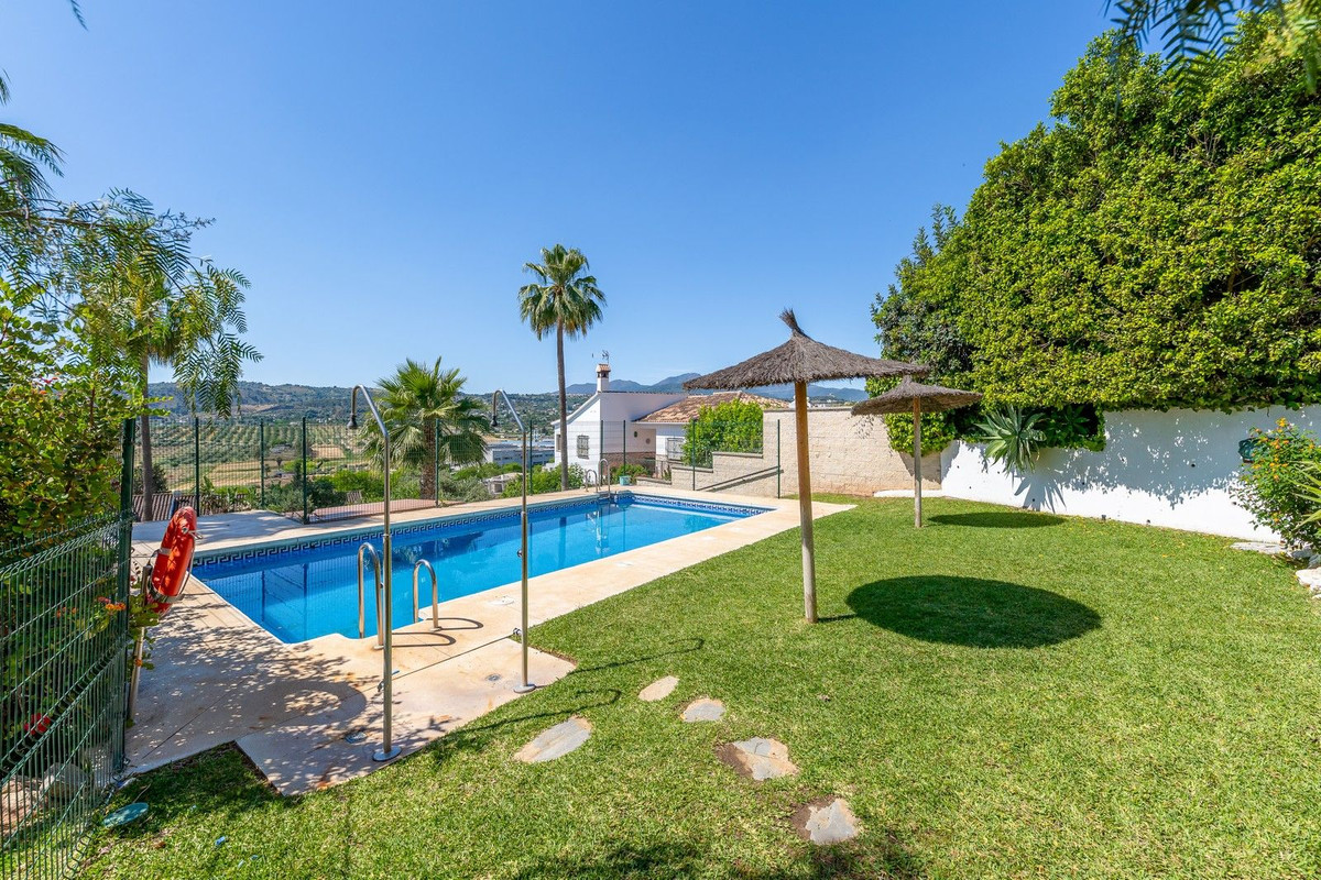 3 Bed Townhouse for sale in Coín Costa Del Sol, Málaga, Spain