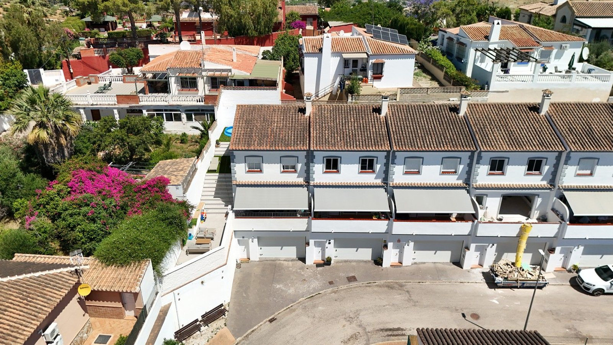 3 Bed Townhouse for sale in Coín Costa Del Sol, Málaga, Spain