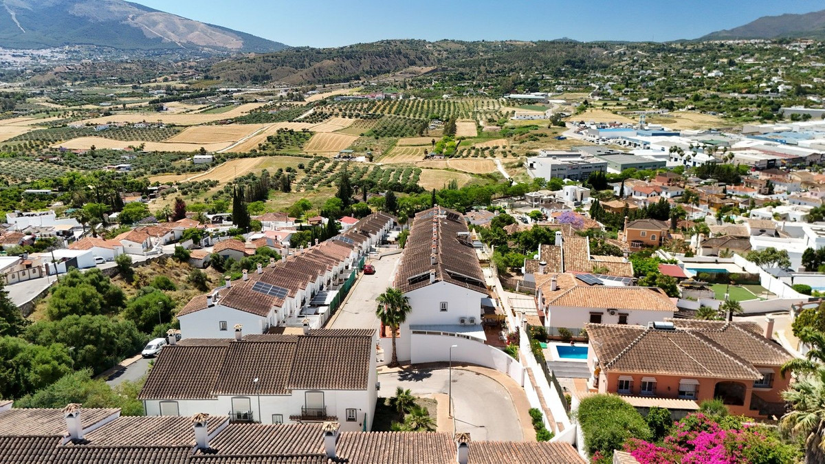 3 Bed Townhouse for sale in Coín Costa Del Sol, Málaga, Spain