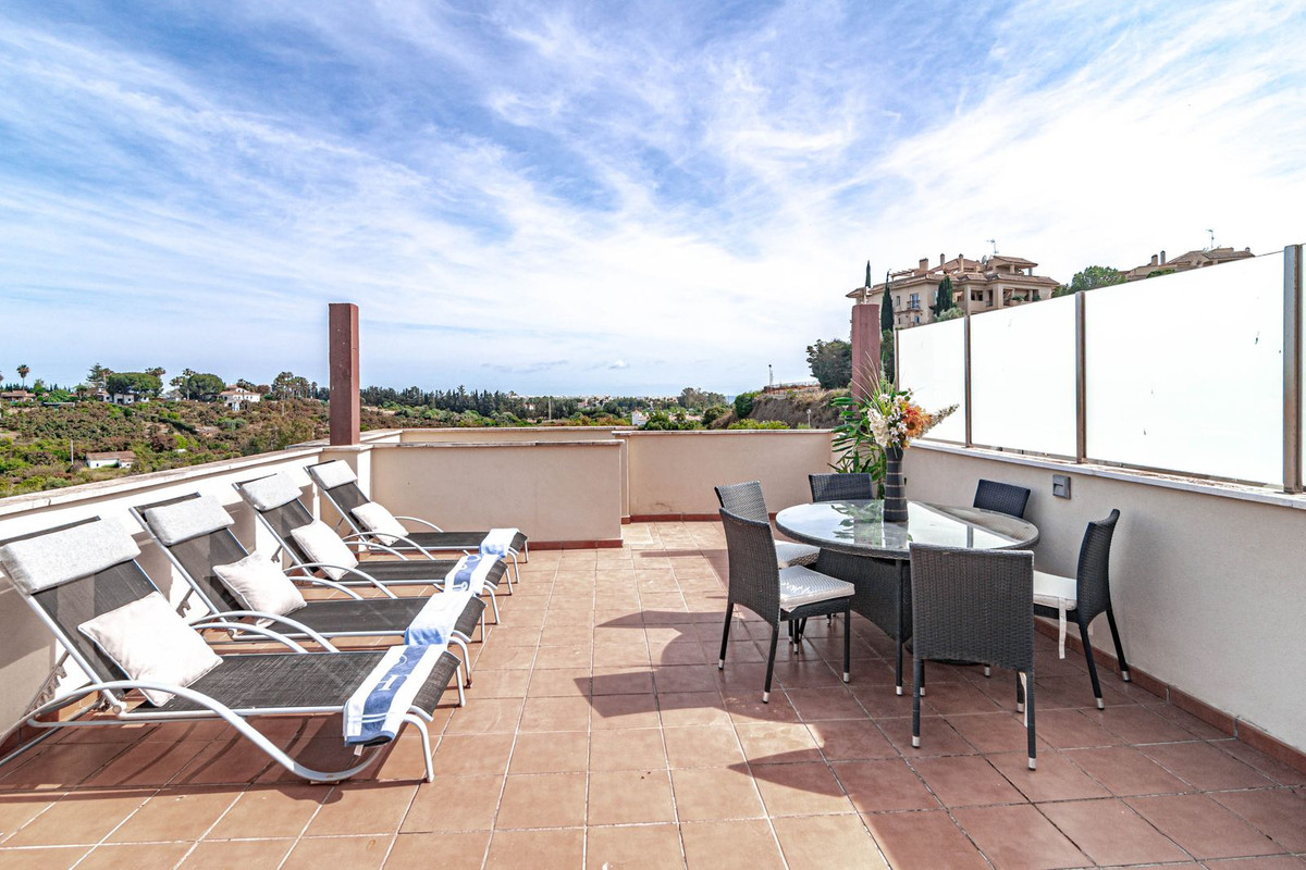 2 Bed Apartment for sale in Selwo Costa Del Sol, Málaga, Spain