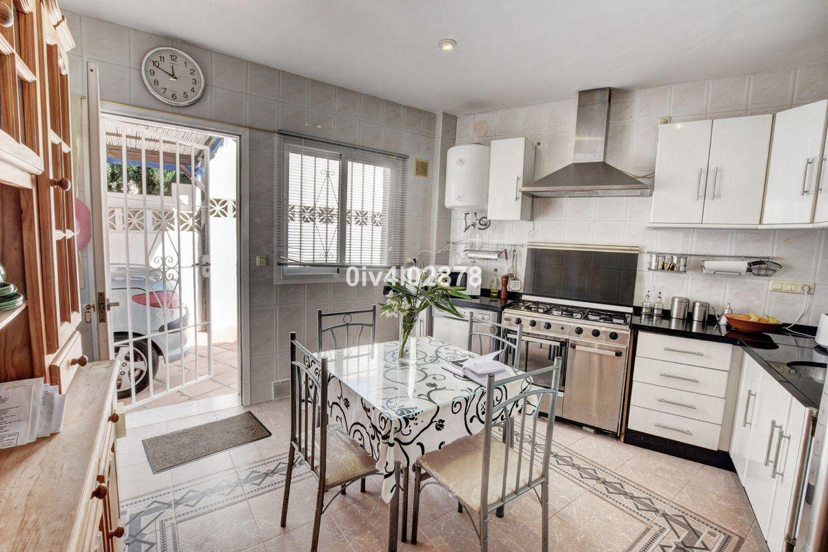 Se vende Villa - Chalet de 5 dormitorios en Costa Del Sol, Málaga, España