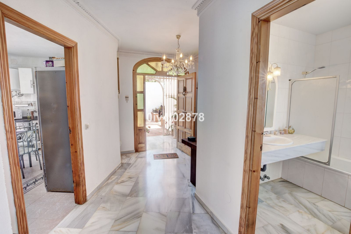 Se vende Villa - Chalet de 5 dormitorios en Costa Del Sol, Málaga, España