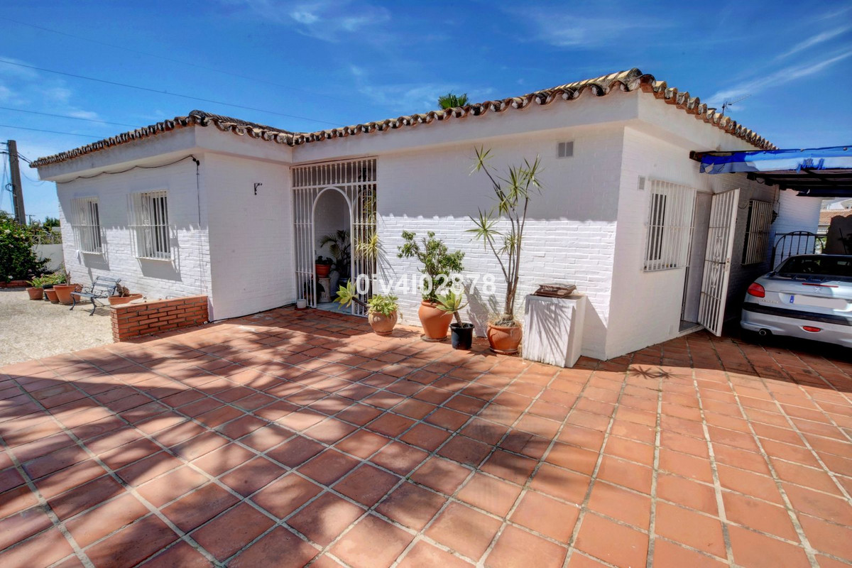 Se vende Villa - Chalet de 5 dormitorios en Costa Del Sol, Málaga, España