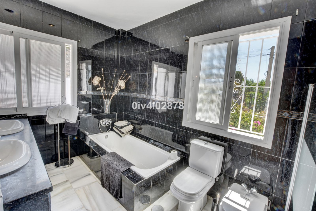 Se vende Villa - Chalet de 5 dormitorios en Costa Del Sol, Málaga, España