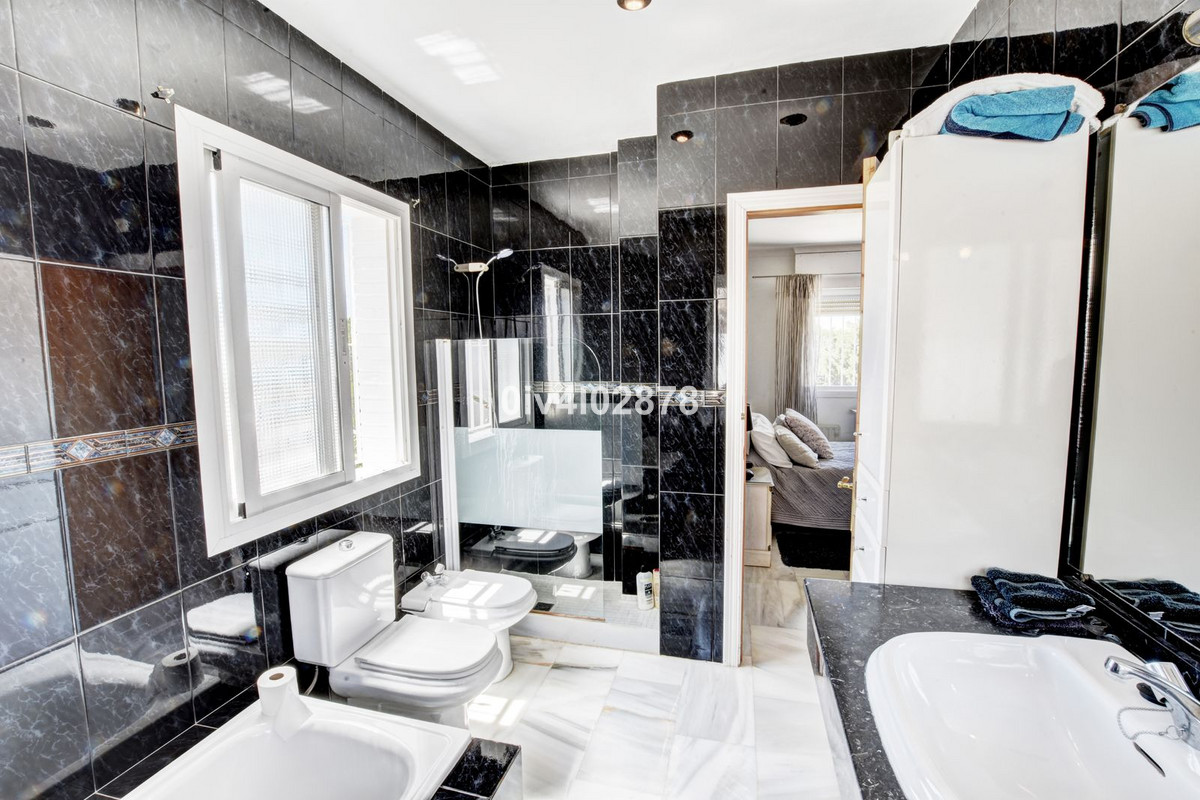 Se vende Villa - Chalet de 5 dormitorios en Costa Del Sol, Málaga, España
