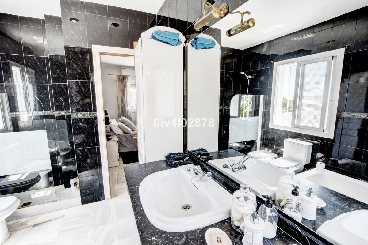 Se vende Villa - Chalet de 5 dormitorios en Costa Del Sol, Málaga, España