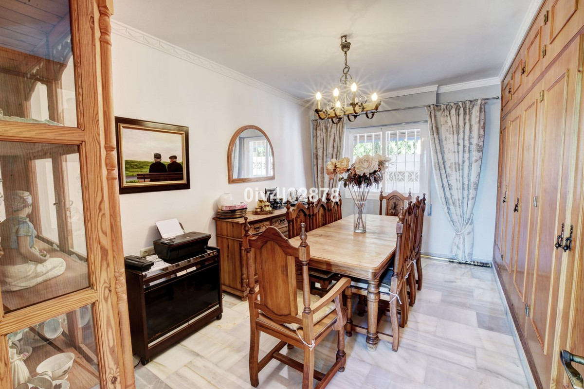 Se vende Villa - Chalet de 5 dormitorios en Costa Del Sol, Málaga, España
