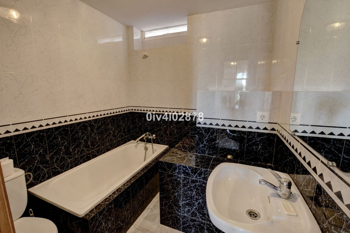 Se vende Villa - Chalet de 5 dormitorios en Costa Del Sol, Málaga, España