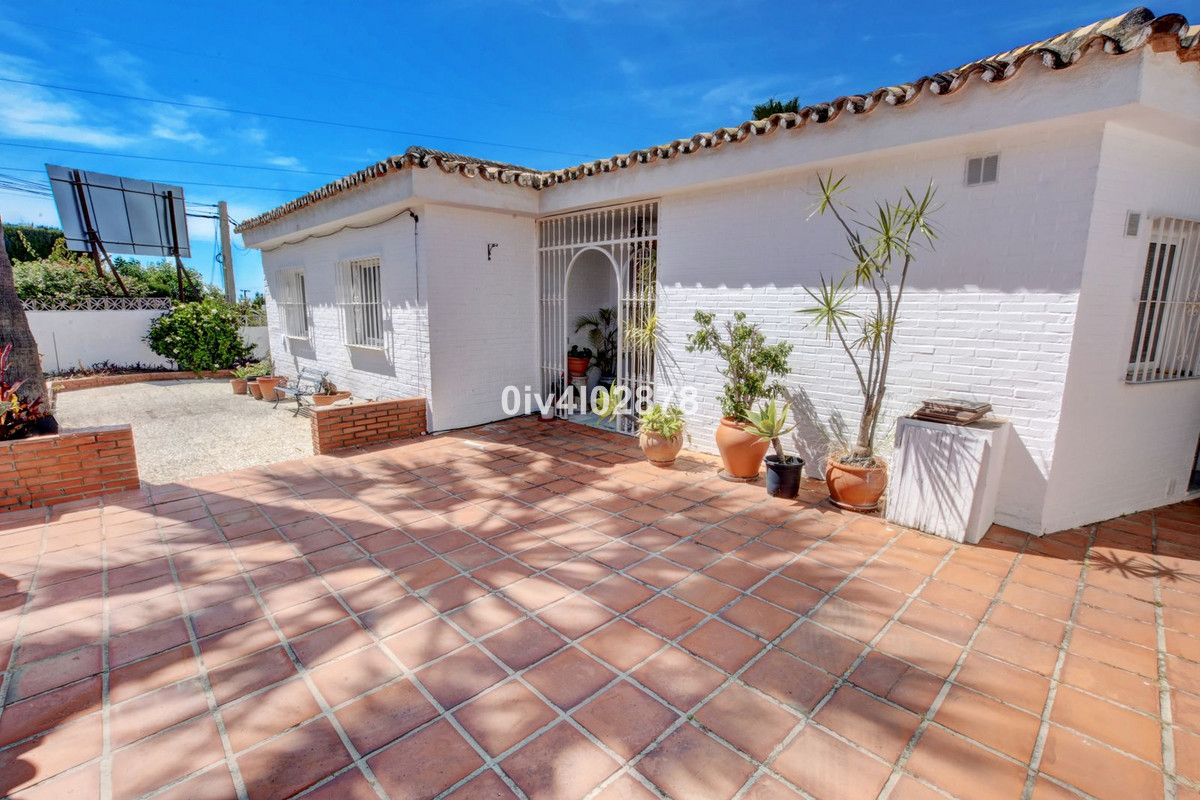 Se vende Villa - Chalet de 5 dormitorios en Costa Del Sol, Málaga, España