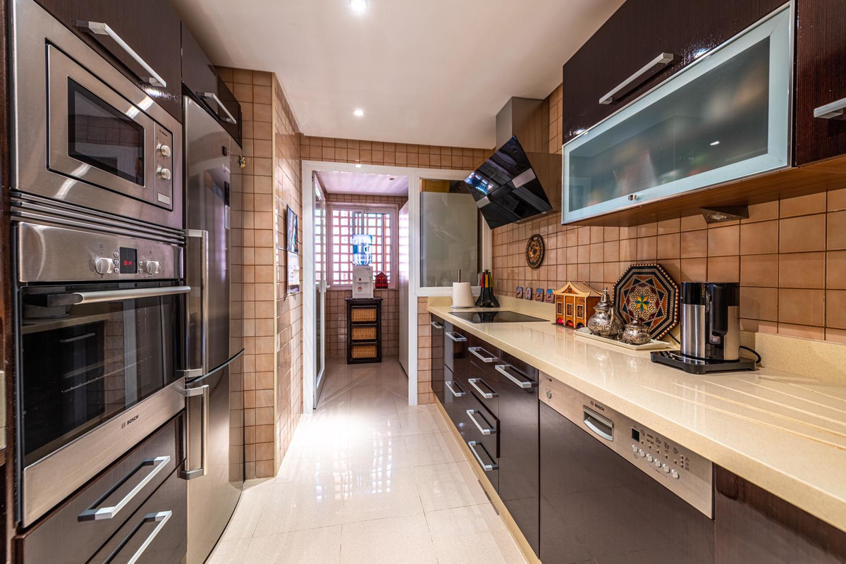 2 Bed Apartment for sale in Nueva Andalucía Costa Del Sol, Málaga, Spain