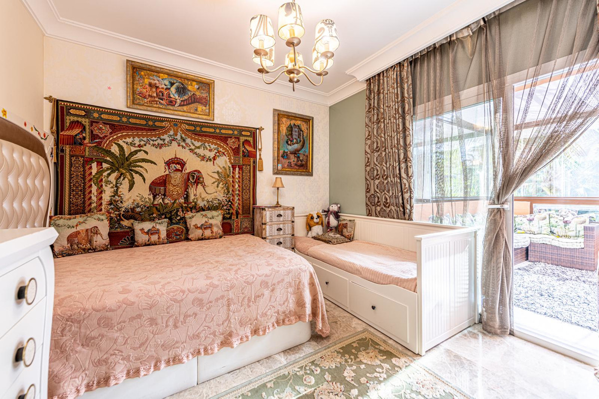 2 Bed Apartment for sale in Nueva Andalucía Costa Del Sol, Málaga, Spain