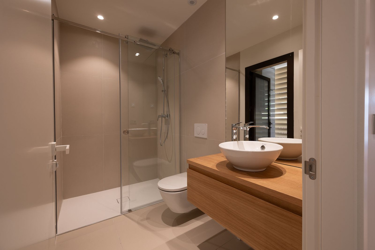 2 Bed Apartment for sale in Fuengirola Costa Del Sol, Málaga, Spain