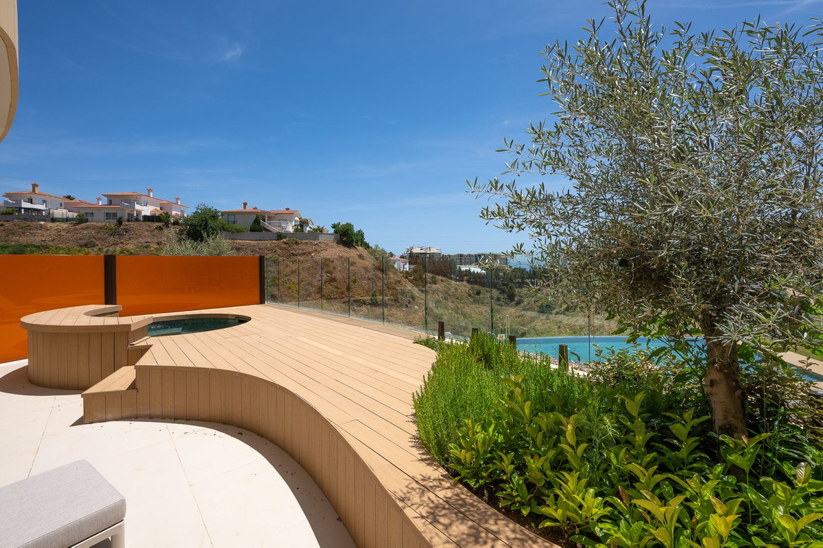 2 Bed Apartment for sale in Fuengirola Costa Del Sol, Málaga, Spain