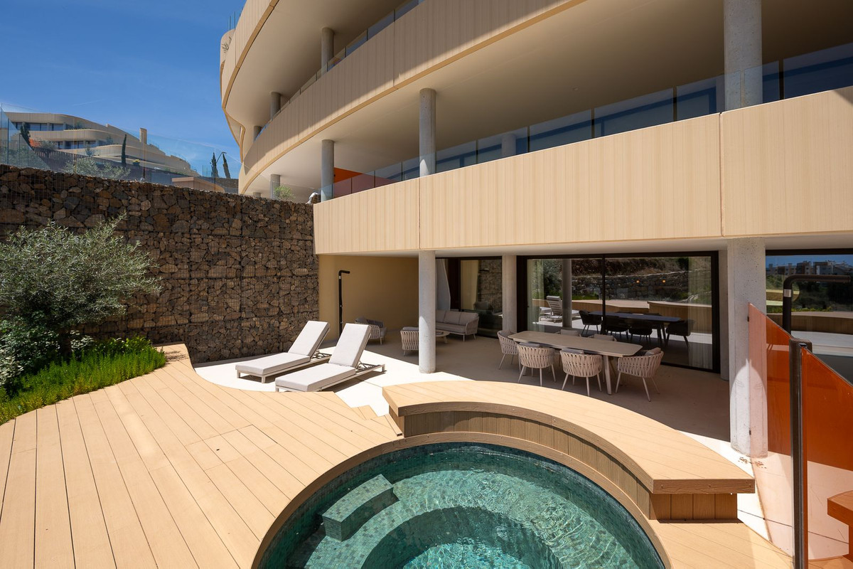 2 Bed Apartment for sale in Fuengirola Costa Del Sol, Málaga, Spain