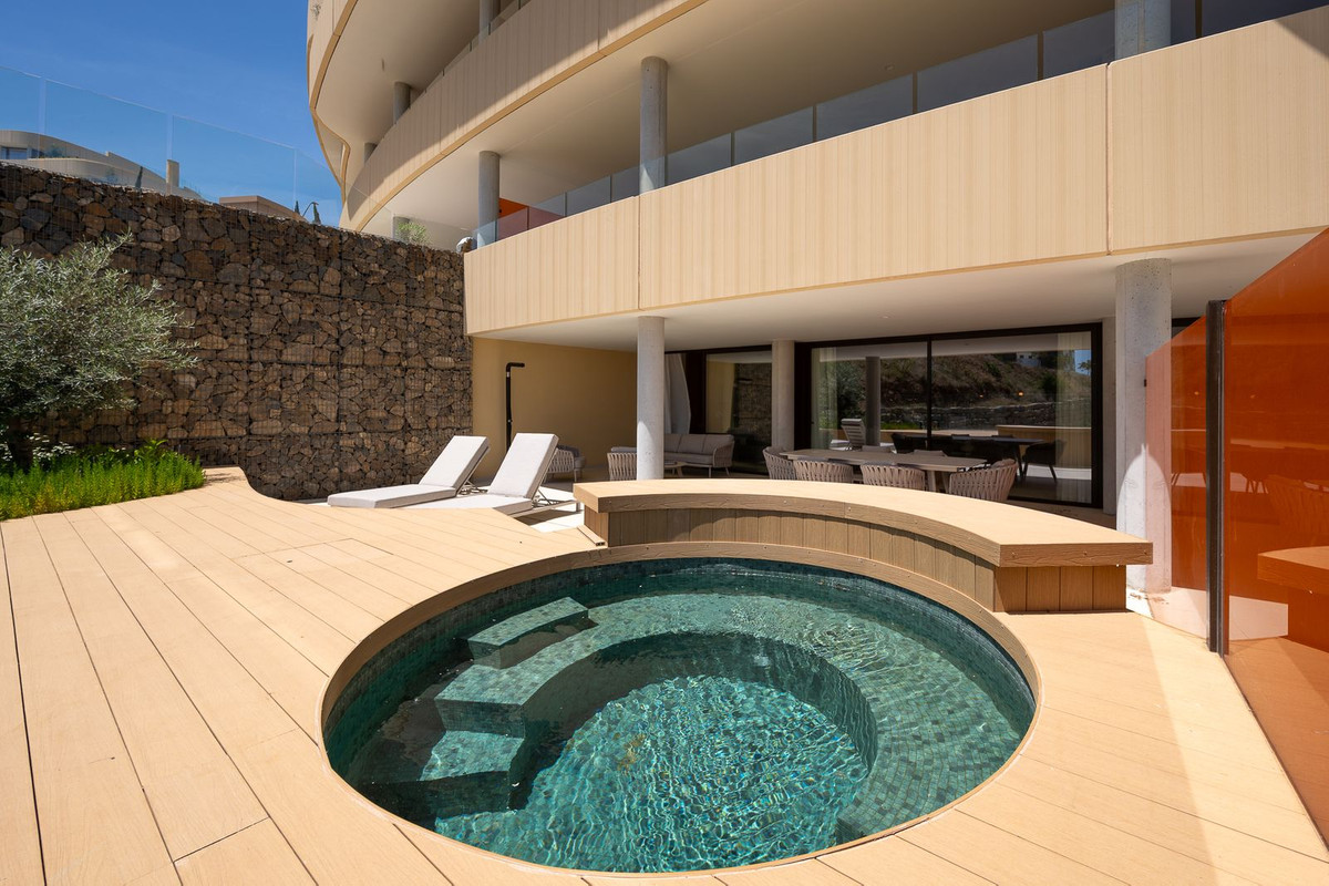 2 Bed Apartment for sale in Fuengirola Costa Del Sol, Málaga, Spain