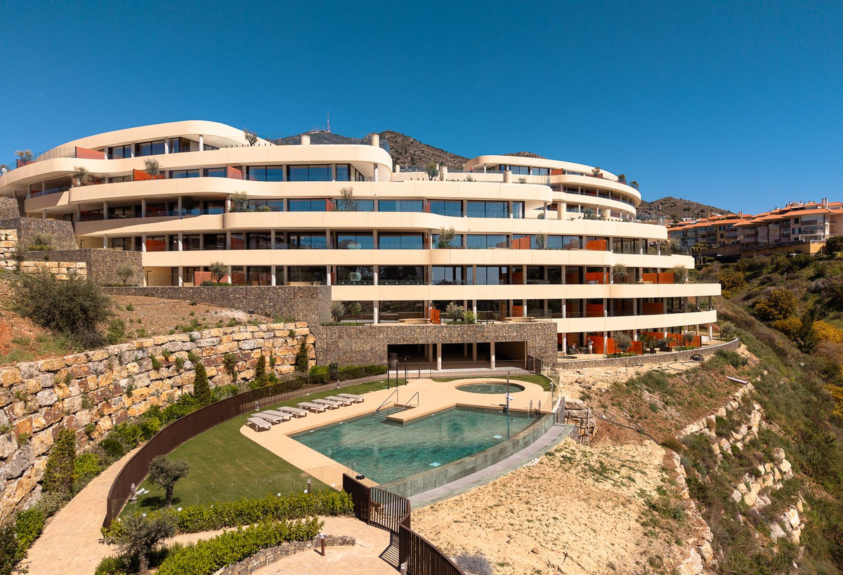 2 Bed Apartment for sale in Fuengirola Costa Del Sol, Málaga, Spain