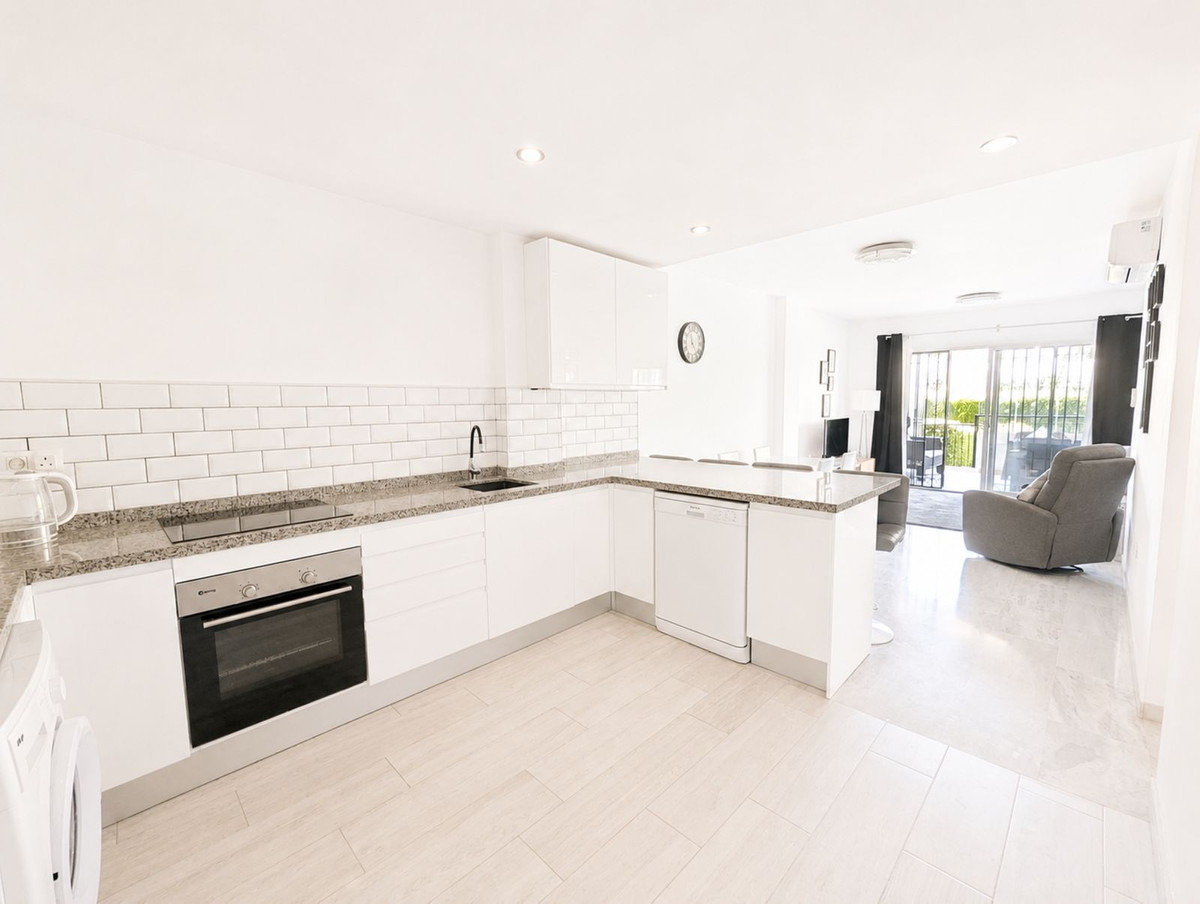 2 Bed Apartment for sale in Calahonda Costa Del Sol, Málaga, Spain