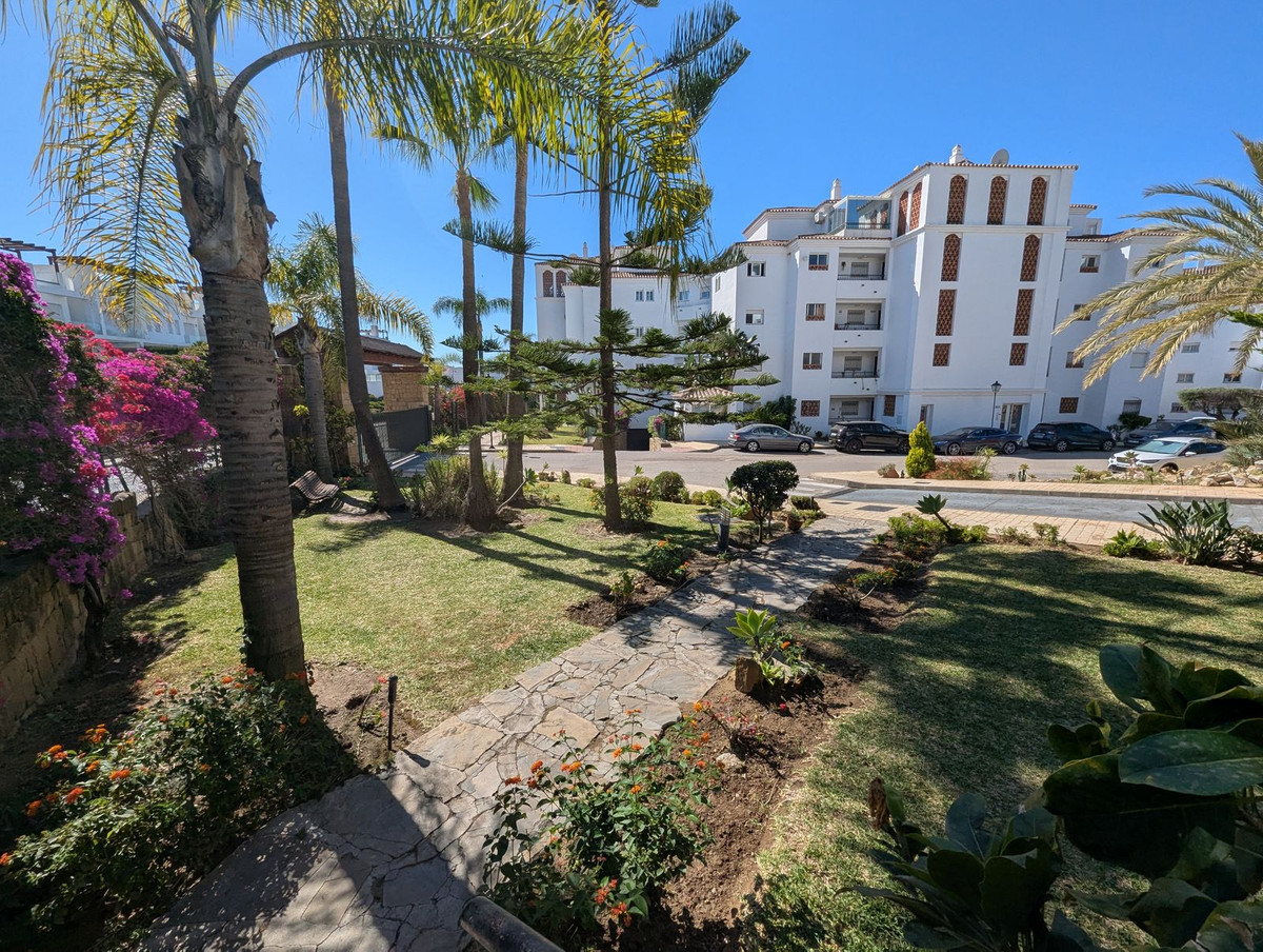 2 Bed Apartment for sale in Calahonda Costa Del Sol, Málaga, Spain