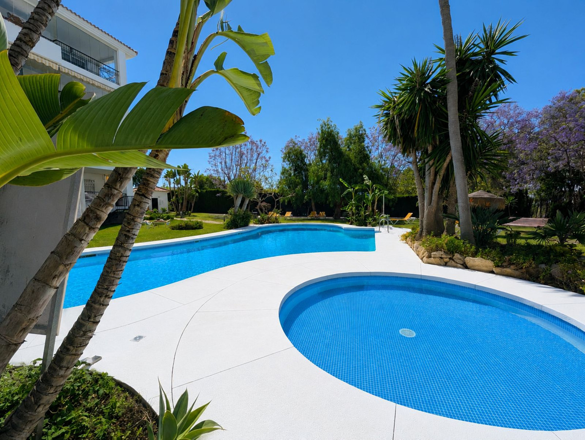 2 Bed Apartment for sale in Calahonda Costa Del Sol, Málaga, Spain