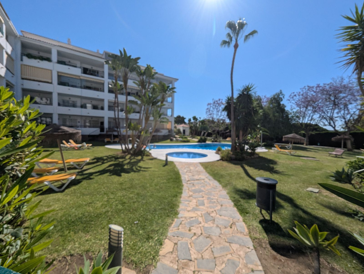 2 Bed Apartment for sale in Calahonda Costa Del Sol, Málaga, Spain