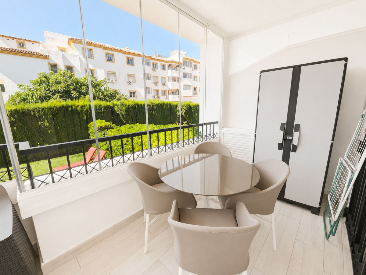 2 Bed Apartment for sale in Calahonda Costa Del Sol, Málaga, Spain
