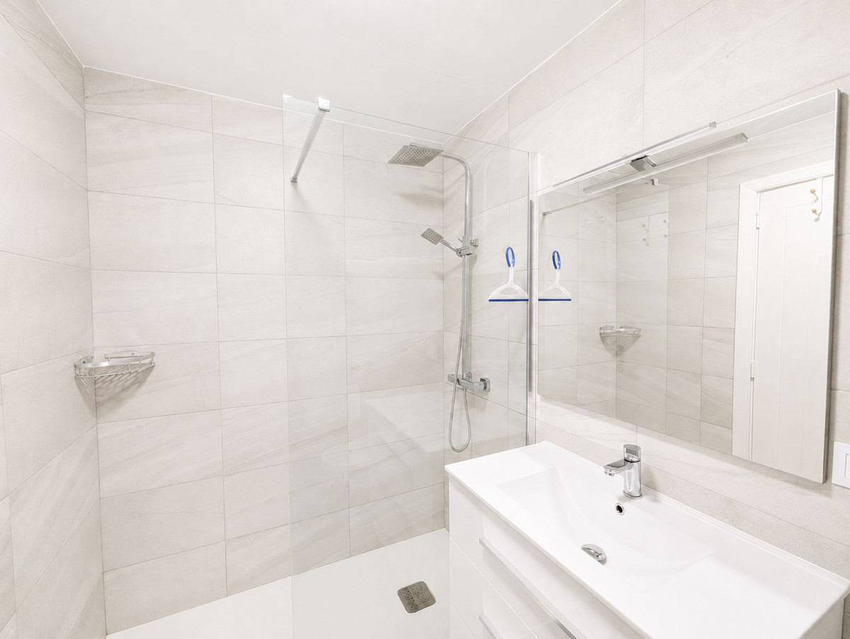 2 Bed Apartment for sale in Calahonda Costa Del Sol, Málaga, Spain
