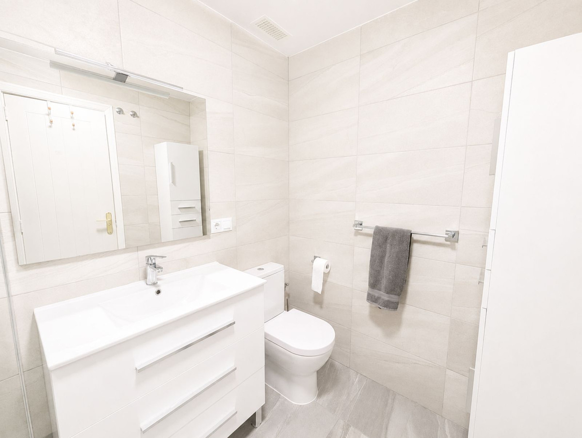 2 Bed Apartment for sale in Calahonda Costa Del Sol, Málaga, Spain