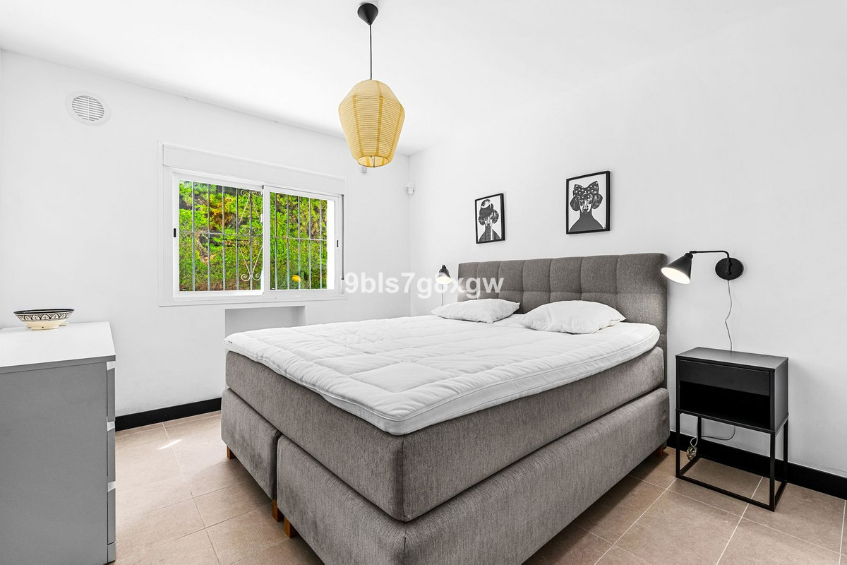 2 Bed Apartment for sale in Nueva Andalucía Costa Del Sol, Málaga, Spain