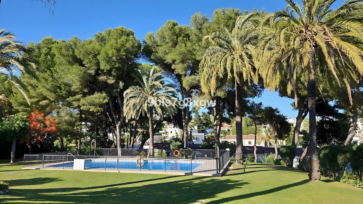 2 Bed Apartment for sale in Nueva Andalucía Costa Del Sol, Málaga, Spain