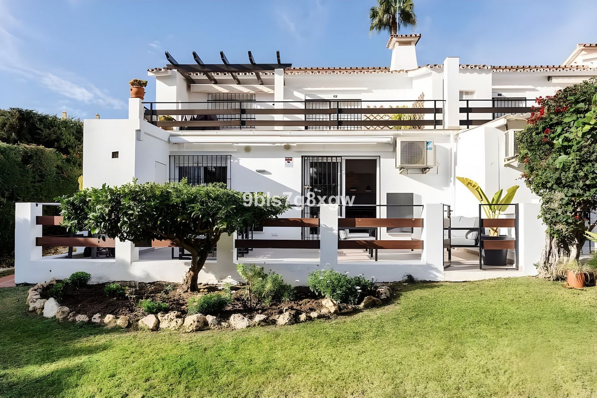 2 Bed Apartment for sale in Nueva Andalucía Costa Del Sol, Málaga, Spain