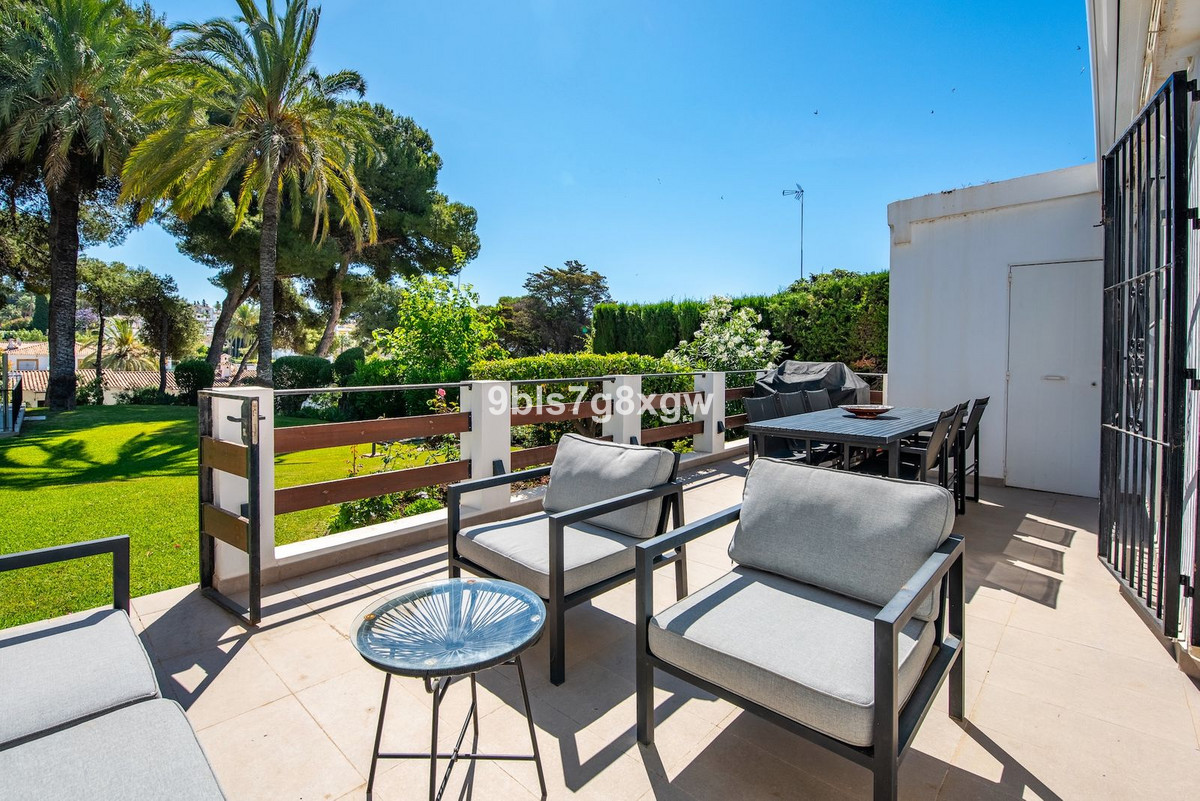 2 Bed Apartment for sale in Nueva Andalucía Costa Del Sol, Málaga, Spain